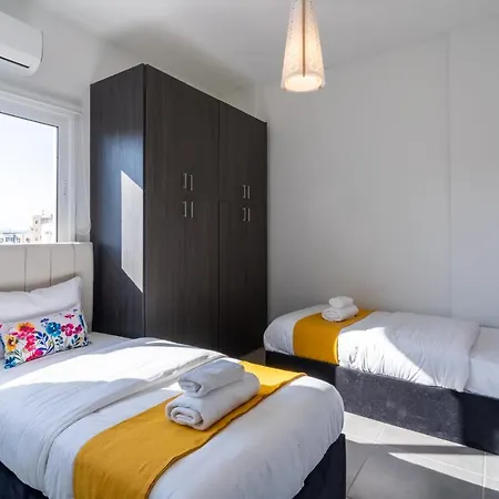 Emerald's 2-bedroom In *