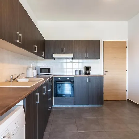 Emerald's 2-bedroom In * Larnaca