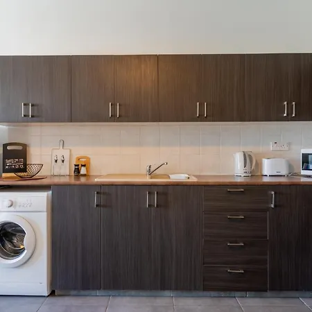 Emerald's 2-bedroom In Apartment Larnaka