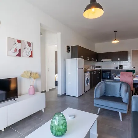Emerald's 2-bedroom In 拉纳卡