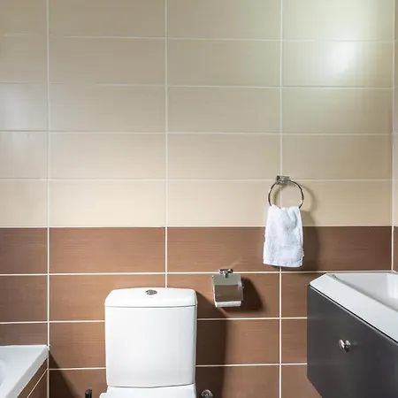 Emerald's 2-bedroom In 公寓 *