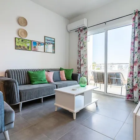 Emerald's 2-bedroom In Apartament Larnaca