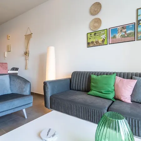 Emerald's 2-bedroom In Apartament