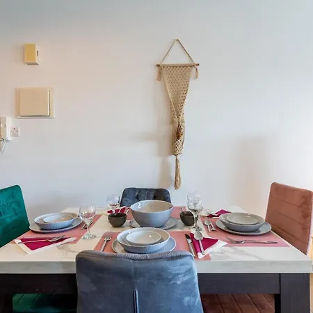 Emerald's 2-bedroom In Apartamento *