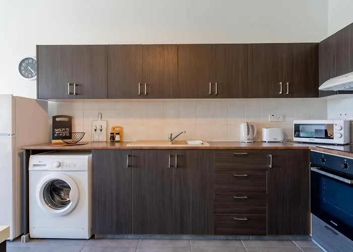 Emerald's 2-bedroom In Daire Larnaca