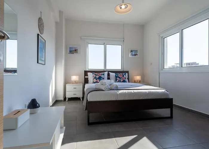 Emerald's 2-bedroom In Apartmán Larnaca