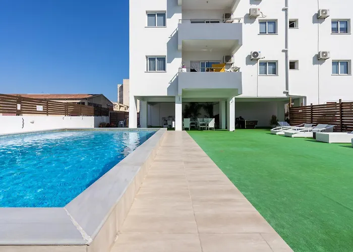 Emerald's 2-bedroom In Daire