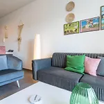 Emerald's 2-bedroom In Apartment