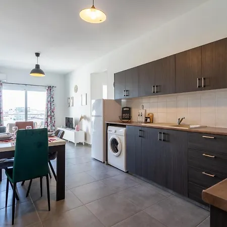 Apartamento Emerald's 2-bedroom In Larnaca
