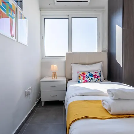 Emerald's 2-bedroom In Apartamento Larnaca
