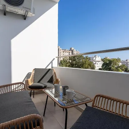 Emerald's 2-bedroom In Apartamento Larnaca