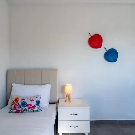 Emerald's 2-bedroom In Apartamento Larnaca