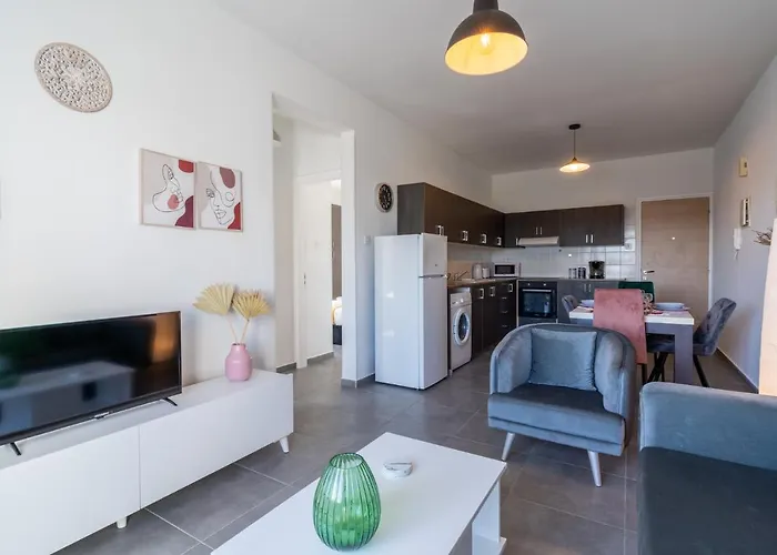 Emerald's 2-bedroom In ラルナカ