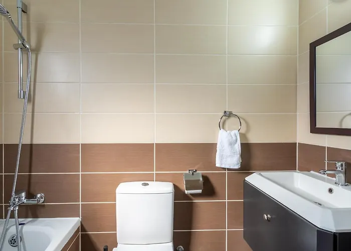 Emerald's 2-bedroom In アパート *