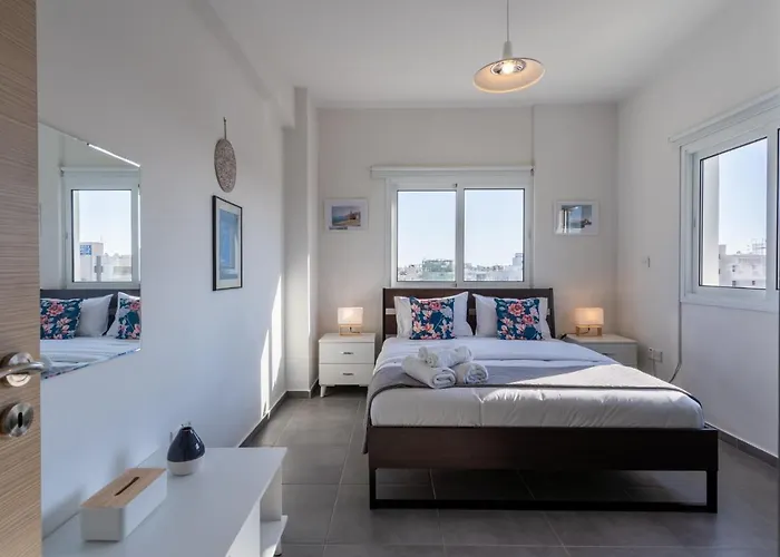 Emerald's 2-bedroom In ラルナカ