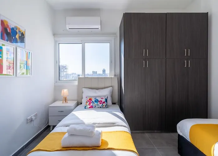 Emerald's 2-bedroom In * ラルナカ