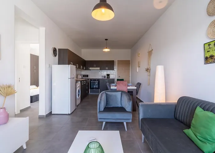 Emerald's 2-bedroom In ラルナカ